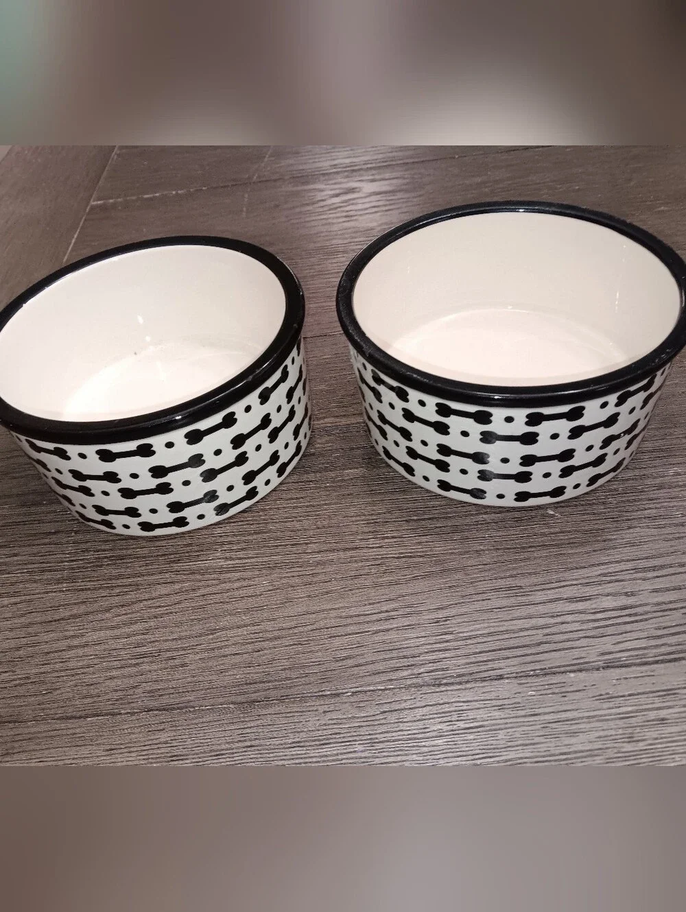 P'tula Ceramic Dog Bowls Set in White and Black Bone Pattern